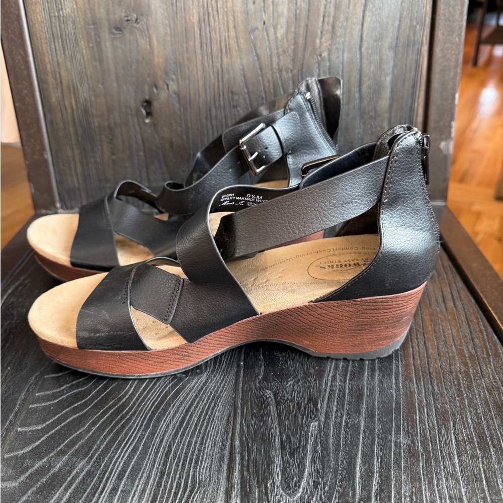 Korks by Kork-Ease Black Strappy Wedge Sandals Comfort Slip Resistant Size 9.5 - Picture 4 of 6
